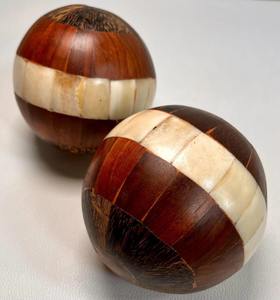 Boule en résine Art Déco vintage faite à la main pour la décoration de bureau et de la maison - Product Image 1