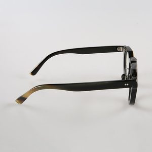 Gafas de cuerno de búfalo de alta calidad, Marcos clásicos atemporales para hombres y mujeres, respetuosos con el medio ambiente y sostenibles - Product Image 2