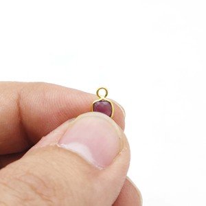 Boucles d'oreilles plaquées or faites à la main minuscule coussin améthyste à facettes pendentif en pierre précieuse violette pour la fabrication de bijoux de mode pour enfants - Product Image 3