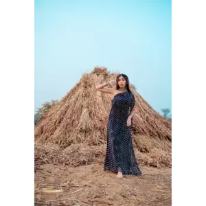 Robe longue noire asymétrique ornée, fabriquée en Inde, tenue de plage 2026 - Product Image 6