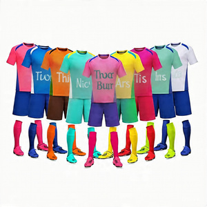 Service OEM Ensemble de vêtements de football personnalisés Uniforme de football Kit complet d'équipe Maillot de football sublimation de haute qualité Vêtements de sport pour football - Product Image 3