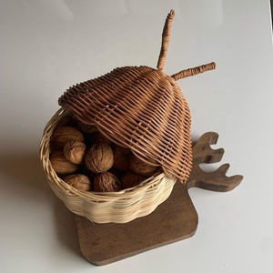 Cesta de mimbre pequeña hecha a mano para niños, cesta de almacenamiento con forma de bellota, para dulces, frutas secas, flores - Product Image 4