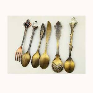 Juego de cubiertos chapado en oro antiguo de acero inoxidable de diseño personalizado con mango de diseño en relieve Cubiertos de alta calidad de aspecto real - Product Image 1