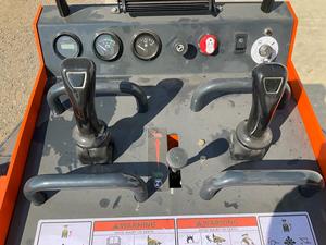 Minicargadora de orugas Diggit SCL850 con motor diésel de alta eficiencia y componentes MOOG para rodamientos de motor - Product Image 3