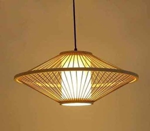 Lleva el encanto del bambú vietnamita y el ratán mixto a tu jardín con una lámpara de pie y una sola pantalla colgante para iluminar. - Product Image 4