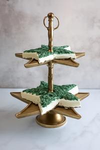 Support à gâteau en métal décoratif doré sophistiqué, matériau en aluminium pour présenter des cupcakes avec flair - Product Image 5