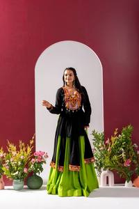 Nuevo lanzamiento: Nuestra colección Navratri con diseños auténticos y detalles Gamthi, ropa de fiesta que aporta un toque de glamour y elegancia. - Product Image 2