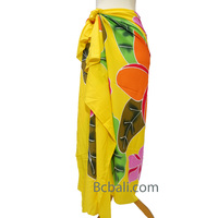 Sarong en tissu batik peint à la main pour la mode de plage, tissu de plage avec fleurs uniques peintes à la main, design entièrement fait à la main de Bali