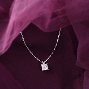 Collar con Colgante Cuadrado Geométrico Moderno Silver Russo, Diamante Corte Princesa, Baño de Rodio, para Compromiso, Oro Rosa - Product Image 2