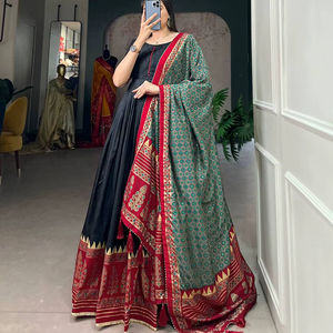 ทัสซาร์ผ้าไหมพิมพ์ลายต้นชาลีฮางก้า choli Garba แบบดั้งเดิมสำหรับงานเลี้ยงฉลองเทศกาลงานเฉลิมฉลองแบบดั้งเดิม - Product Image 1