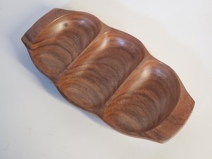 Bandeja de madera hecha a mano para servir y decorar Bandeja de madera natural duradera y elegante Ideal para cocina, comedor o regalo - Product Image 2