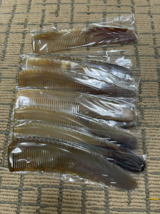Peigne en corne de buffle naturelle fait main au Vietnam, à dents fines, accessoire classique pour les soins des cheveux - Product Image 4