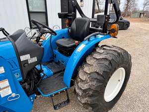 Tracteur compact d'occasion LS MT225E avec chargeur frontal LL3300 - Product Image 5