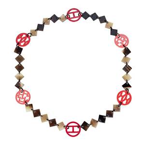 Un collier long en tissu noir avec une corne de buffle crème et noire Collier en corne de buffle naturel Produit indien fait à la main - Product Image 3