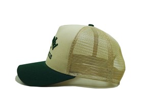 Gorra de camionero de espuma verde y Beige retro Satoshi Dreams diseño personalizado bordado de alta calidad 5 paneles de malla en la parte posterior OEM Vietnam - Product Image 3