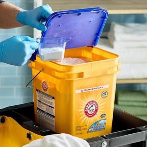 Detergente en Polvo Ultra Cleaning Arm & Hammer, Eficaz contra las Manchas, Suave con los Colores, Paquete de 4 kg - Product Image 1