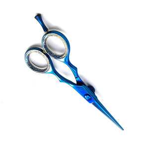 กรรไกรตัดผมขอบใบมีดไทเทเนียมสีฟ้ามีสไตล์พร้อมที่วางนิ้ว - Product Image 4