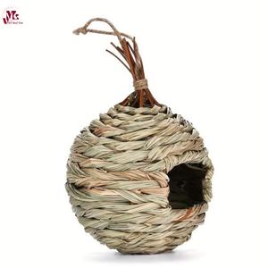 Casa de anidación de colibrí tejida a mano colgante, casa de pájaro colgante de hierba natural, cabaña de pájaro hecha en Vietnam - Product Image 2