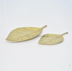 Plateau en forme de feuille en aluminium fini argent fait à la main Décoration de table de mariage attrayante avec conception de plateau de service à salade - Product Image 3