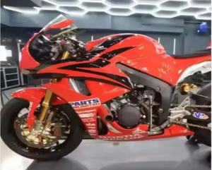 Nouvelles motos de course Hondas CBR600RR prêtes à être expédiées - Product Image 6