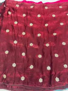 ออกแบบผ้าไหมที่มีรายละเอียดการปักดอกไม้และลูกปัดสำหรับ lehenga choli Saree และคู่แต่งงานตระการตา - Product Image 3