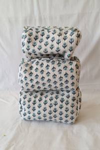 Pochette de maquillage en coton matelassé à motif floral, pochette de voyage élégante pour cosmétiques, fermeture éclair, fabricant en gros, étui à cosmétiques - Product Image 3