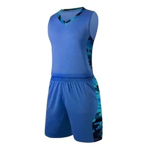 Ensemble Maillot et Short de Basketball Personnalisé Noir Menthe Vert pour Homme avec Panneaux Latéraux Camouflage par Transfert Thermique, Col en V, Respirant et Élastique - Product Image 4