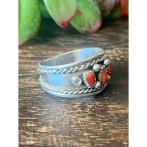 Bague statement en argent sterling et corail, faite à la main par des artisans navajo, taille 11,5 - Product Image 3