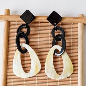Boucles d'oreilles créoles en corne de buffle naturelle faites à la main pour femmes, légères, style bohème chic, tendance, décontractées, ethniques - Product Image 5