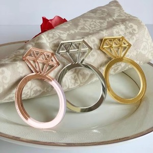 Rond de serviette élégant au design diamant Décor de table luxueux Parfait pour les mariages, les fêtes, les repas à la maison et les événements spéciaux - Product Image 1