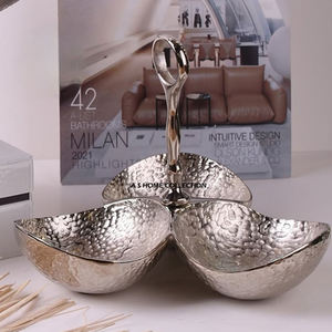 Juego de 2 Cuencos Decorativos de Lujo para el Hogar, Estilo Árabe, con Asas de Flores y Base Dorada Brillante - Product Image 2