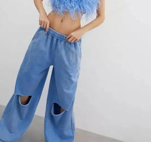 Conjunto de Dos Piezas para Mujer, Primavera 2026 |   Top de tubo con plumas y pantalones de pierna ancha |   Nueva Tecnología Textil 2026 |   Fabricante de Moda OEM - Product Image 2