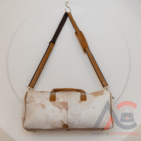 Nouvel arrivage de sacs polochons en cuir fourrure usinés à la main vintage élégants sacs de voyage unisexe en cuir fourrure de vachette pierre turquoise