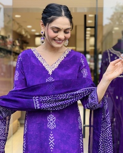 Impression numérique de célébrité de Bollywood indien avec des costumes Salwar de luxe de travail manuel avec Dupatta lourd pour les vêtements de mariage de fête disponibles - Product Image 4