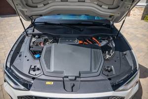 Audi e-tron Quattro Chronos Edition 2022, double moteur, transmission intégrale, très bien équipée, peu modifiée - Product Image 6