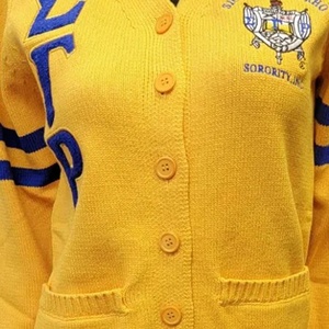 Custom Sigma Gamma Rho College Logotipos Button-Up Letterman Loose Fit Varsity Cardigan Suéter para Cheer Team Knitwear Cardigan - Product Image 4