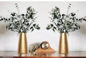 Vase design à pois martelés en métal Accent décoratif élégant pour le salon Table à manger Chambre à coucher Bureau et décoration intérieure moderne - Product Image 5