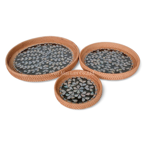 Plateau rond en rotin avec incrustation de nacre, vente en gros, vaisselle décorative pour hôtels, restaurants, export - Product Image 3