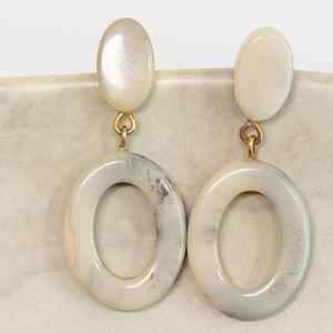 Lujosos pendientes hechos a mano de resina para mujer, colores personalizados, accesorios de moda altamente pulidos DE LA India - Product Image 5