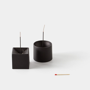 Soporte de varilla de incienso pequeño de latón macizo - Product Image 3