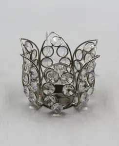 Bougeoirs élégants en cristal avec couvercle en verre et perles parfaits pour la table basse et la décoration intérieure. - Product Image 4