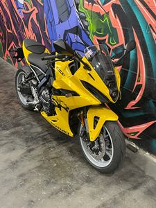 Prix réduit 2025 Suzukis GSX-8R route 800cc tout neuf disponible pour l'expédition dans le monde entier - Product Image 4