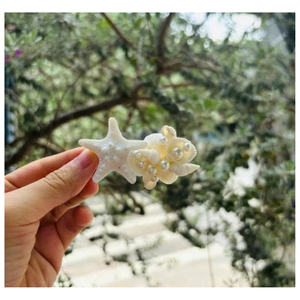 Pinces à cheveux en coquillage véritable faites à la main avec charme océanique, parfaites pour les mariages côtiers, les vacances ou le style décontracté - Product Image 3