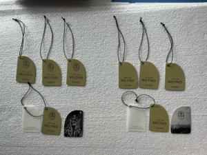 Étiquettes volantes personnalisées de marque 3D écologique de qualité supérieure en cuir imprimé de logo pour emballage de luxe vêtements chaussures sacs accessoires - Product Image 6