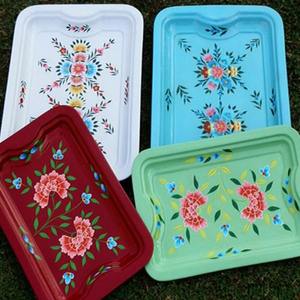 Bandeja metálica redonda grande diseñada para regalar decoración del hogar y servir durante funciones o celebraciones culturales en casa - Product Image 2