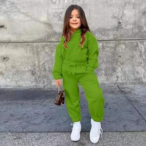 Ensembles de survêtements pour filles OEM pour enfants ensemble de deux pièces à capuche personnalisé pour petites filles ensemble de vêtements en polaire orange foncé pour filles à bas prix - Product Image 4