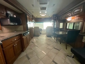 Autocaravana Usada en Buen Estado, Modelo 2010, C-O-U-N-T-R-Y RV C-O-A-C-H INSPIRE 360 VENICE, Disponible para la Venta - Product Image 4