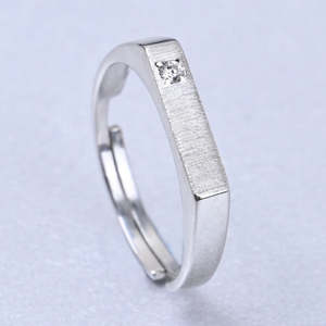 Anillo de Hombre con Corte de Diamante Chapado en Rodio, Diseño Elegante, Plata de Ley 925 - Product Image 2