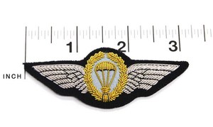 Insigne scolaire personnalisé pour uniformes et blazers, avec insignes de grade à manche et épaule à ailes brodés à la main, à coudre et magnétiques - Product Image 5