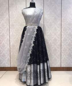 Dernière nouveauté Tendance mariage et mariage porter mariée Lehenga Choli belle couleur rouge lourde broderie travail Alphanumero - Product Image 2